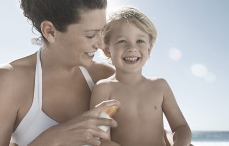 Anya naptejjel keni be gyermekét