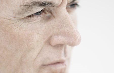 Idősebb férfiarc közelről