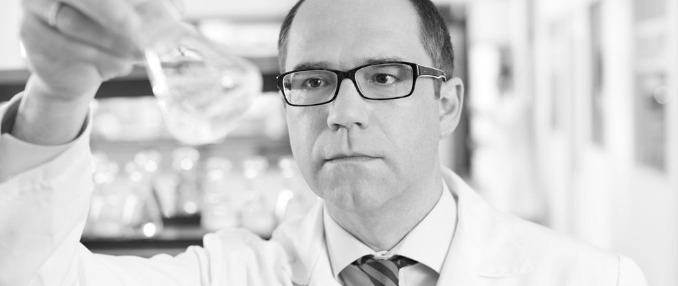Az Eucerin® DermoCosmetics Termékfejlesztés vezetője, Dr. Rainer Wolber