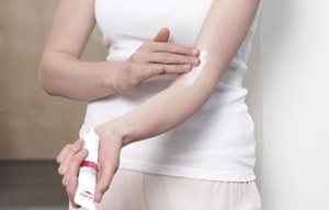 Az Eucerin® AtopiControl SOS Bőrnyugtató krém használata
